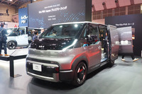 2人乗りの「PV5カーゴ」。車両本体価格は589万円から。