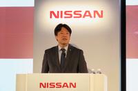 技術説明会にて、日産の運転支援システムの歴史を紹介する中畔邦雄副社長。日産では20年以上にわたり、予防安全技術や先進運転支援技術の開発に取り組んできた。