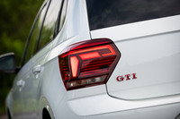 リアの「GTI」バッジは、ノーマル車の「POLO」バッジを置き換える形で装着される。