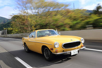 「ボルボP1800」のプラットフォームは、「アマゾン」の名で親しまれる「120」シリーズのフロアパンをベースに、ホイールベースを切り詰めて開発された。