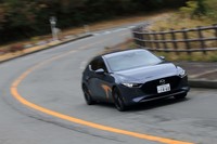 テストした「マツダ3ファストバックXバーガンディーセレクション」のFWD・6段AT仕様車の車両重量は1440kg。同等の装備の「スカイアクティブG 2.0」搭載モデルよりも80kg重い。