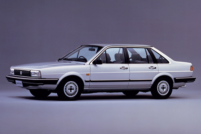 「日産フォルクスワーゲン・サンタナ」(M30型)。これは登場年である1984年の、5気筒エンジンを載せた「2000Xi5」。