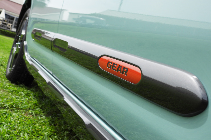 スズキ・スペーシア ギア ハイブリッドXZターボ(サイドドアガーニッシュ)