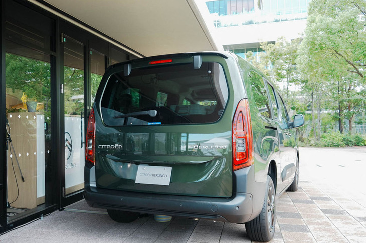 シトロエン・ベルランゴ ロングMAX BlueHDi(リアビュー)