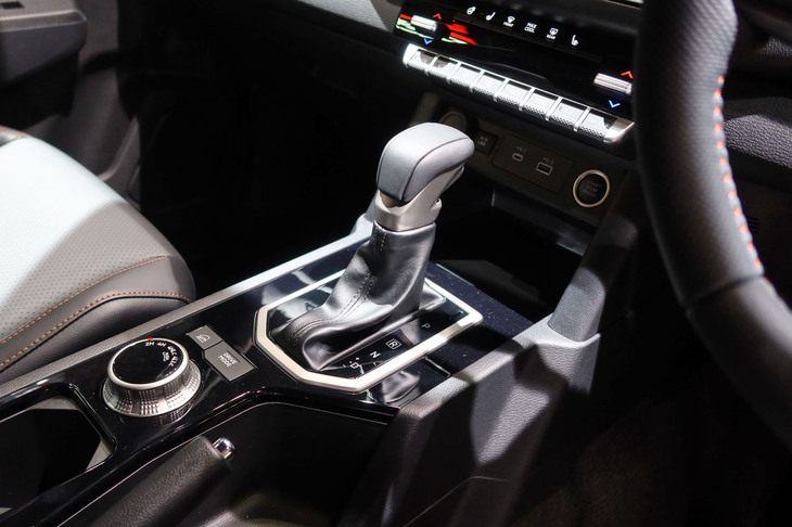 三菱トライトン