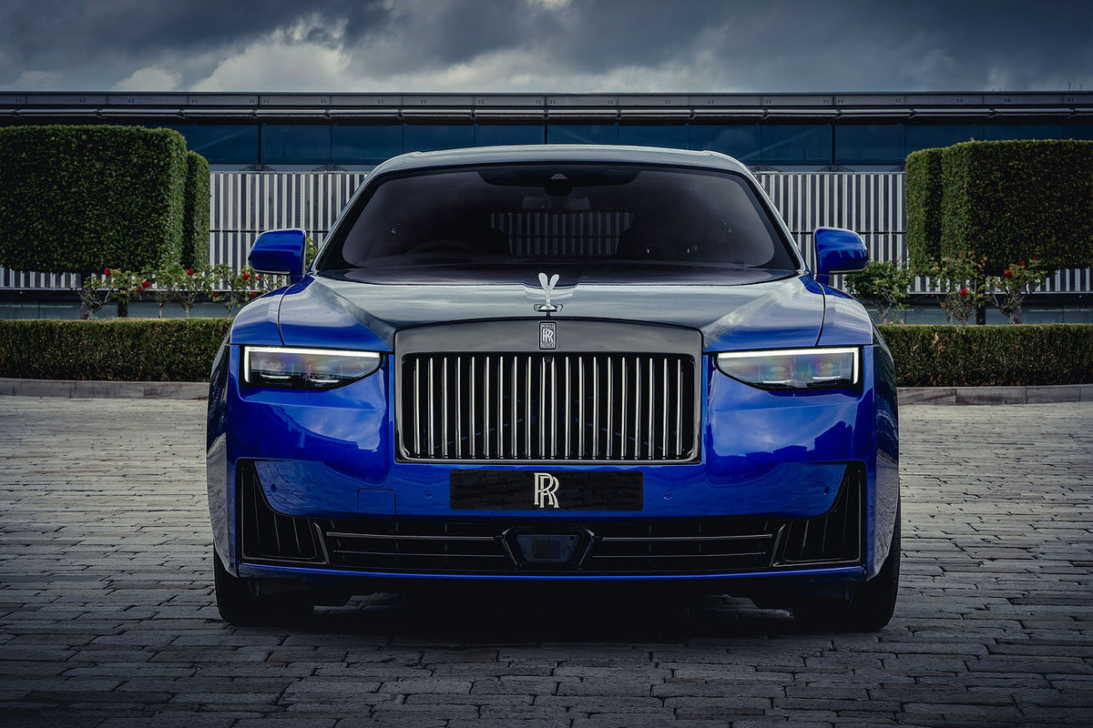 ロールス・ロイスが“8ビット アーケードゲームの世界”を投影した