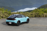 【日産リーフB7 Gのスペック】
ボディーサイズ:全長×全幅×全高=4360×1810×1565mm/ホイールベース:2690mm/車重:1920kg/駆動方式:FWD/モーター:交流同期電動機/最高出力:218PS(160kW)/最大トルク:355N・m(36.2kgf・m)/タイヤ:(前)235/45R19 95V/(後)235/45R19 95V(ダンロップeスポーツマックス)/一充電走行距離:670km(WLTCモード)/交流電力量消費率:137Wh/km(WLTCモード)/価格:599万9400円
【取材時の電費データ】
テスト距離:249.1km(市街地1:高速道路7:山岳路2)/消費電力量:--kWh/参考電力消費率:6.2km/kWh(約161.3Wh/km、車載電費計計測値)