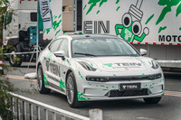 ジーリーのBEVブランドであるジーカーの「001」。シューティングブレークのようなボディーが特徴だ。