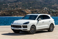 ポルシェのラージサイズSUV「カイエン」。現在、同社のSUVやセダン、ワゴンは、いずれも「911」のモチーフを取り入れたデザインとなっている。