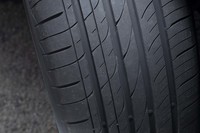 写真中央付近のリブにある、ブロックの角が斜めにカットされているのが「ダイナミックテーパー」だ。