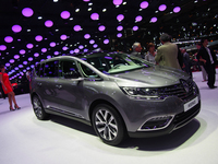 2014年のパリモーターショーに出展された「ルノー・エスパス」。このとき、将来大統領になるマクロン経済相は、同車にひと目ぼれしたという。