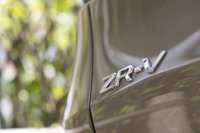 2025年度(4~3月期)の「ZR-V」の販売台数は1万9298台。同門の「ヴェゼル」(6万9983台)には大きく水をあけられており、「WR-V」(2万0760台)と競っている状態だ。