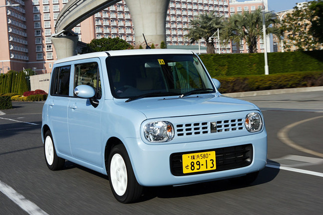 【スペック】X:全長×全幅×全高=3395×1475×1510mm/ホイールベース=2400mm/車重=800kg/駆動方式=FF/0.66リッター直3DOHC12バルブ(54ps/6500rpm、6.4kgm/3500rpm)/価格=122万2200円(テスト車=126万4200円/ホワイトツートーンルーフ=4万2000円)