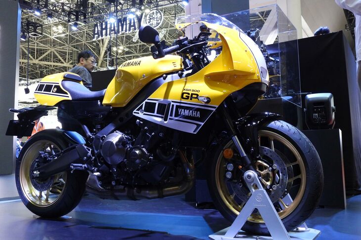 会場にはストロボカラーの「XSR900 GP」も展示されていた。