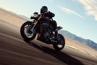 改良型「トライアンフ・スピードトリプル1200RS」が登場 ライダーをアシストする最新技術も搭載の画像