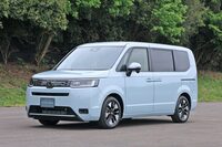 新型「ステップワゴン」のベースモデル「エアー」。スポーティーモデルには2代目の頃から「スパーダ」という名前が使われていたが、ベースモデルにサブネームが付与されたのは、今回が初だ。