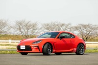 ラインナップは205/40ZR17から255/35ZR21までの全43サイズと豊富。オープン価格で販売される。