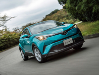 安全性能にも力が注がれる「C-HR」。歩行者検知機能付きのプリクラッシュセーフティーや全車速追従機能付きのレーダークルーズコントロールなどがセットになった「Toyota Safety Sense P」が全車に標準で備わる。