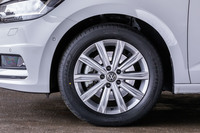 「エフィシェントグリップRVF02」は、155/65R13から245/35R20まで全40種類のサイズ展開。いずれもオープン価格で販売される。