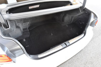 ハイブリッド車のトランクルーム(容量430リッター)は、ガソリンエンジン車よりも50リッター少ないものの、9.5インチのゴルフバッグは4個収納できる。