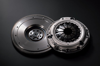 同じく「BRZ STI SportタイプRA」のエンジンに使用されるフライホイールとクラッチカバー。