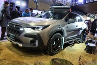 こちらは東京オートサロン2023に出展された「クロストレック ブースとギアコンセプト」。ポール付きのアーチモールやトレーとして使えるサイドプロテクターなど、同モデルの機能的なパーツは、オプションとしての展開が期待できる。