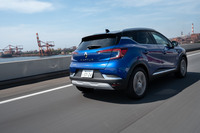 ルノーのコンパクトSUV「キャプチャー」に燃費22.8km/リッターのハイブリッドが登場の画像