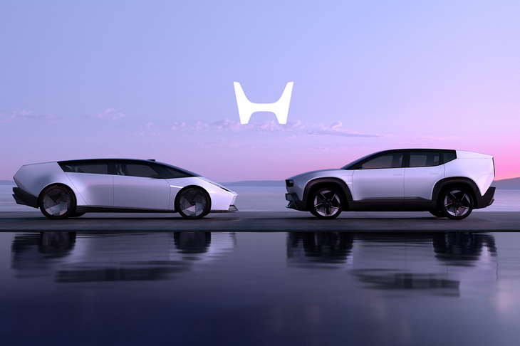 「CES 2025」で発表された「Honda 0サルーン」(左)と「Honda 0 SUV」(右)。ホンダの次世代BEVであり、専用のビークルOS「アシモOS」が、車両の各機能を統括、管理、制御するという。