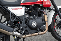 トライアンフ・スピートツイン1200(6MT)/ロイヤルエンフィールド・スクラム411(5MT)/ベネリ・レオンチーノ125(6MT)【試乗記】の画像