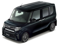 こちらのボディーカラーも新色の「パールブラック」。