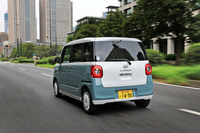 ダイハツでは「ストライプス」を女性向け、「セオリー」をジェンダーレスな仕様のモデルとして訴求しているが、男性がストライプスに乗っても、まったく気後れする必要はないだろう。