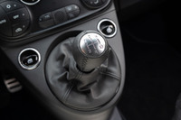 トランスミッションは5段MTのみの設定。高速巡航も考慮して、ワイドなギアレシオが設定されている。