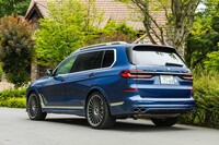 リアバンパーのデザインも新しくなった。全体の主張が控えめなだけあって、4本出しのエキゾーストエンドが際立っている。