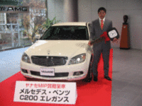 中日ドラゴンズの森野将彦選手にはC200コンプレッサー・エレガンスが贈られた。