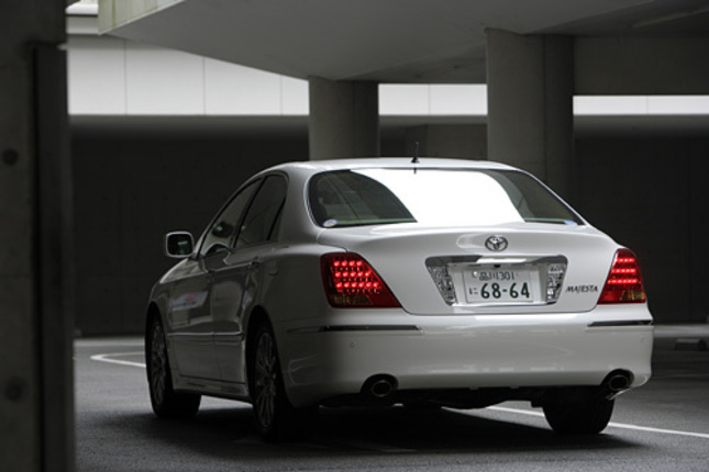 【スペック】全長×全幅×全高=4975×1795×1465mm/ホイールベース=2850mm/車重=1670kg/駆動方式=FR/4.3リッターV8 DOHC32バルブ(280ps/5600rpm、43.8kgm/3400rpm)/価格=567万円(テスト車=635万2500円/クリアランスソナー=5万2500円/ナイトビュー=31万5000円/低速追従モード付レーダークルーズコントロール=10万5000円/レーンキーピングアシスト=21万円)