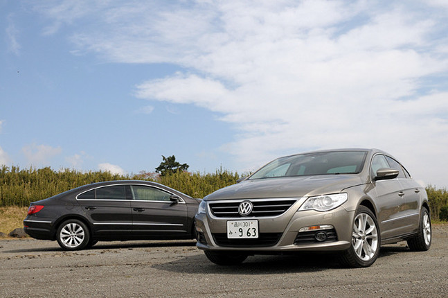【スペック】V6 4MOTION(写真右):全長×全幅×全高=4815×1855×1425mm/ホイールベース=2710mm/車重=1700kg/駆動方式=4WD/3.6リッターV6DOHC24バルブ(299ps/6600rpm、35.7kgm/2400-5300rpm)/価格=602.0万円(テスト車=同じ)