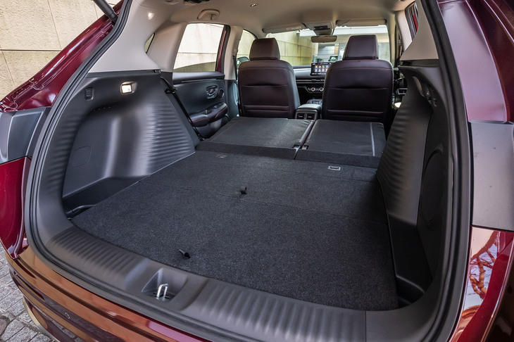 ホンダZR-V e:HEV Z(荷室)