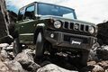 スズキ、新型「ジムニー／ジムニーシエラ」の情報を先行公開