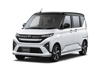 新型「ムーヴ」のボディーサイズは全長×全幅×全高=3395×1475×1655mmで、ホイールベース=2460mm(FF車)。4WD車は全高が15mm高い設定だ。従来型より若干全高がアップし、同じリアスライドドアの軽ハイトワゴン「ムーヴ キャンバス」と近しい外寸となった。写真は車両本体価格が189万7500円の「ムーヴRS」(FF車)。