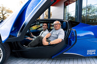 いさぎよく助手席へ。決してスパルタンな仕立てではなく、出力700W・10スピーカーのオーディオシステムも搭載されている。