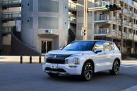 三菱アウトランダーP 7人乗り