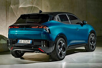 ブランド初のEVの設定が話題となっている「アルファ・ロメオ・ジュニア」にも、ハイブリッド車「イブリダ」がラインナップされる。