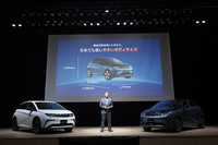 2023年9月20日に行われた「ドルフィン」の発表イベントで、車両説明を行ったBYDオートジャパン代表取締役社長の東福寺厚樹氏。