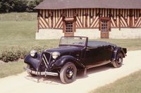 パワープラントやドライブトレインがフロントに集中していた「トラクシオン アヴァン」の車体は改造が容易で、さまざまなバリエーションが作られた。写真はオープントップの「11Bカブリオレ」。