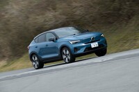 駆動用リチウムイオンバッテリーの容量は78kWh。WLTCモードの一充電走行距離は485kmと公表されている。