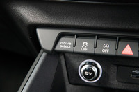 「Efficiency」「Auto」「Dynamic」「Individual」の4つの走行モードを備えたドライブセレクトは、「Sライン」のみに装備される。