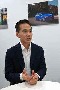 さまざまなメーカーで腕を振るってきたアンソニー・ロー氏。メルセデス・ベンツ時代には日本での勤務経験もあり、実は日本語も達者なロー氏である。