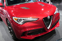 永福:「『ステルヴィオ』のフロントマスクは、アルファのデザインに免疫のないアメリカ人には強烈に映るんじゃないかな?」
ほった:「インパクト狙いってことですか?」