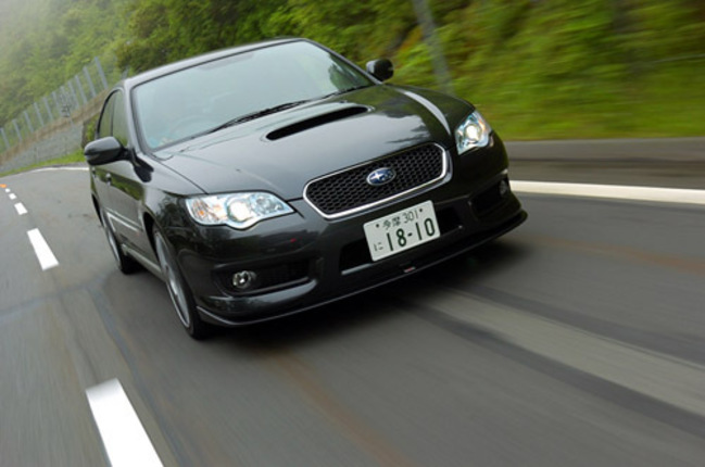 【スペック】スバル・レガシィB4 2.0GTspec.B(ベース車):全長×全幅×全高=4635×1730×1435mm/ホイールベース=2670mm/車重=1480kg/駆動方式=4WD/2リッター水平対向4 DOHC16バルブターボインタークーラー付き(280ps/6400rpm、35.0kgm/2400rpm)