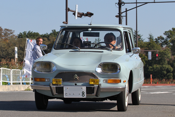 個性的なマスクの「シトロエン・アミ8」。